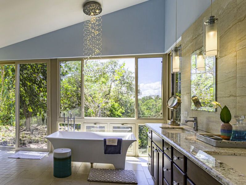 Modern Bathroom with a view to the Panama forest